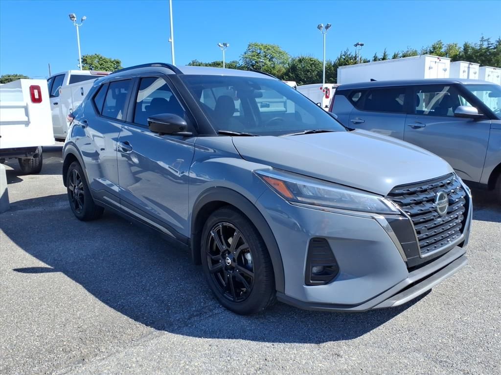 2021 Nissan Kicks SR photo 2