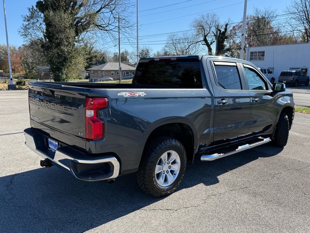 2021 Chevrolet Silverado 1500 LT photo 3