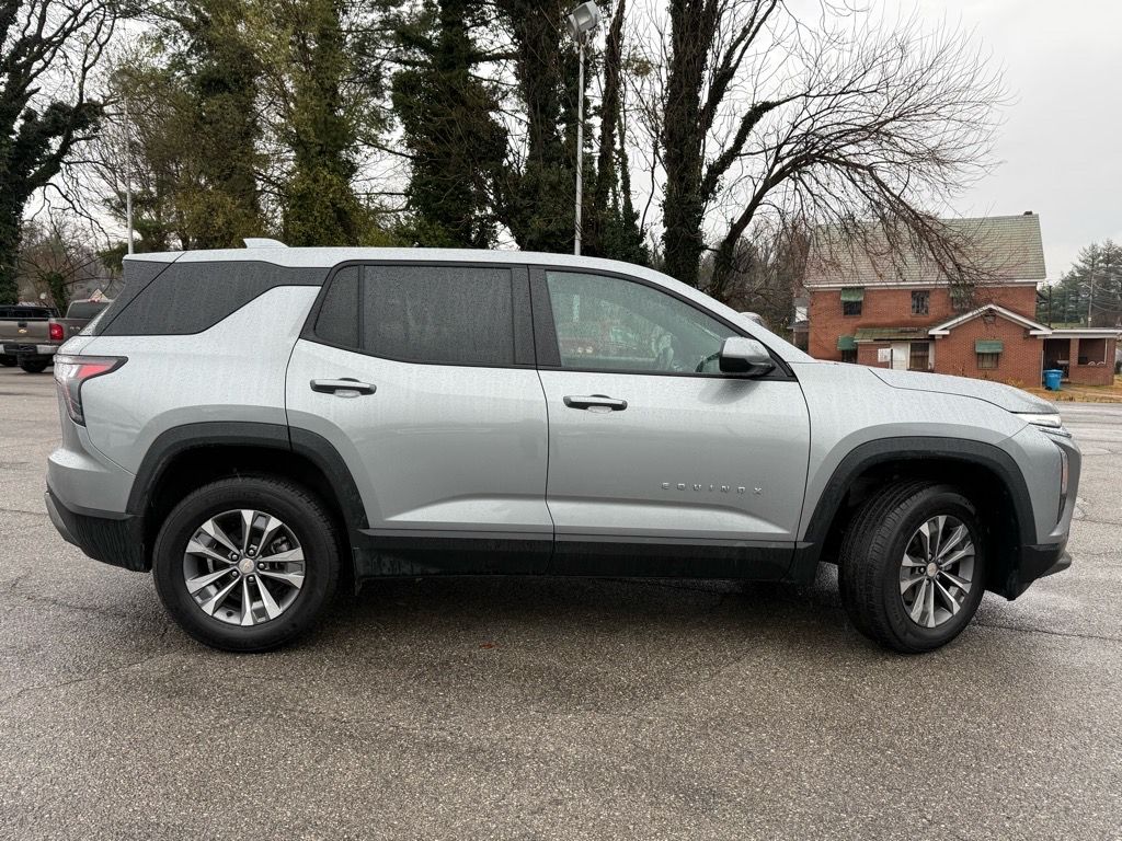 2025 Chevrolet Equinox LT photo 2