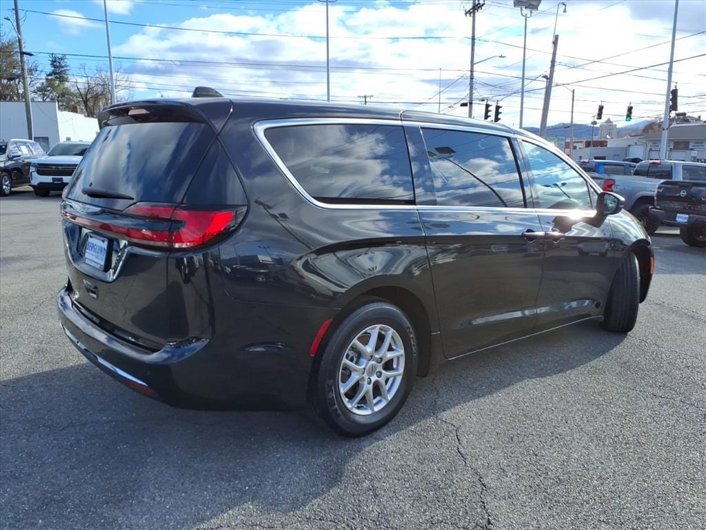 Used 2023 Chrysler Pacifica Touring L Wagon