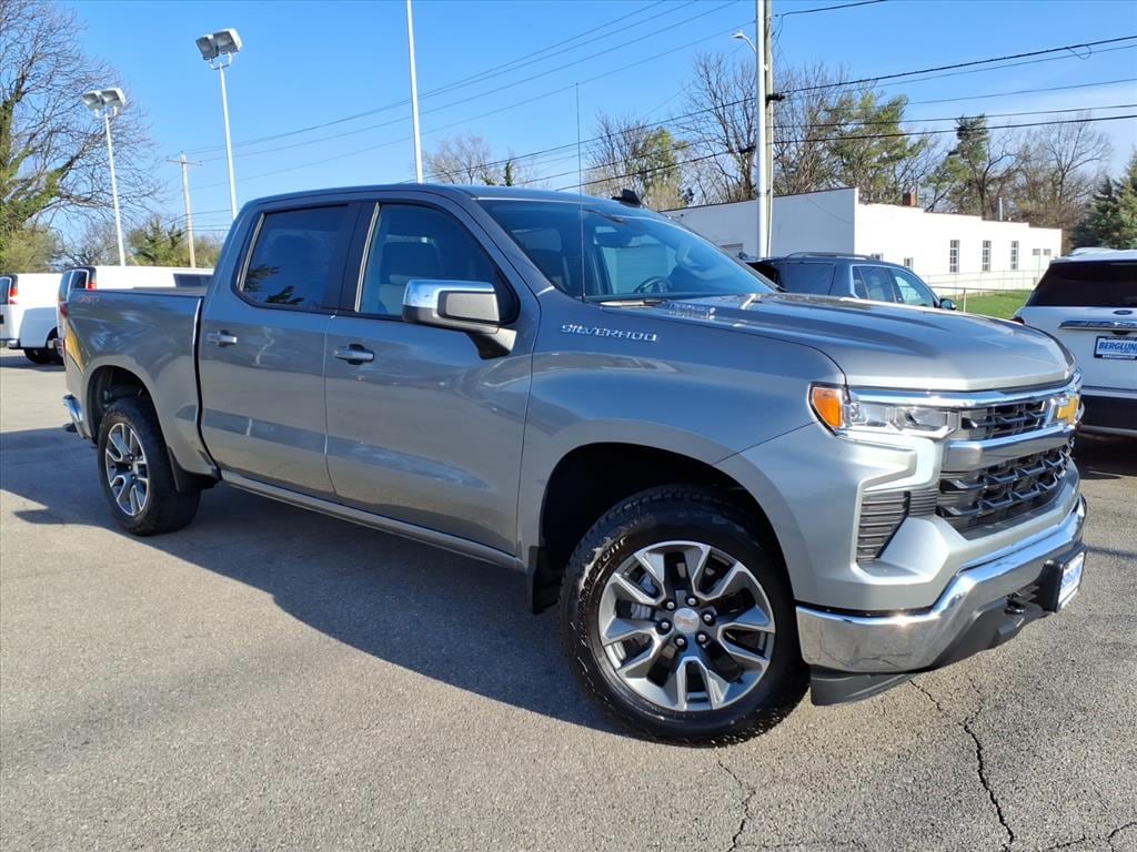 Used 2025 Chevrolet Silverado LT-L Cab; Crew