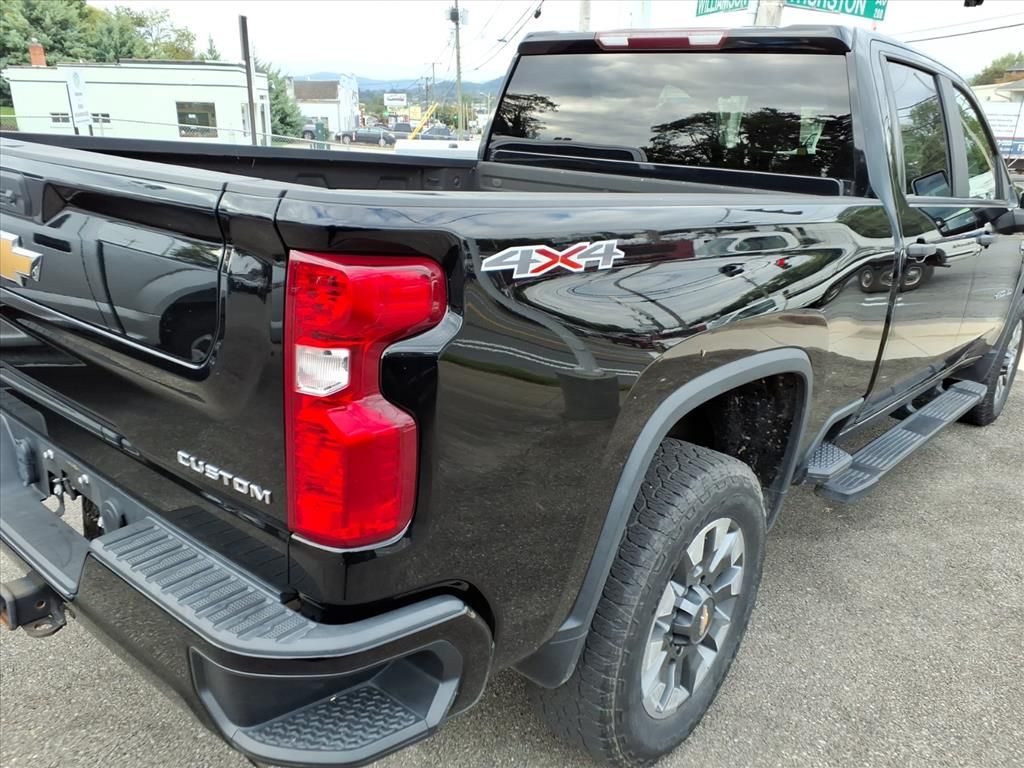 2022 Chevrolet Silverado Custom photo 4