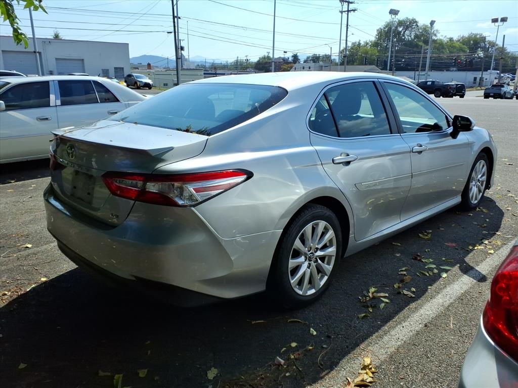 2018 Toyota Camry LE photo 4