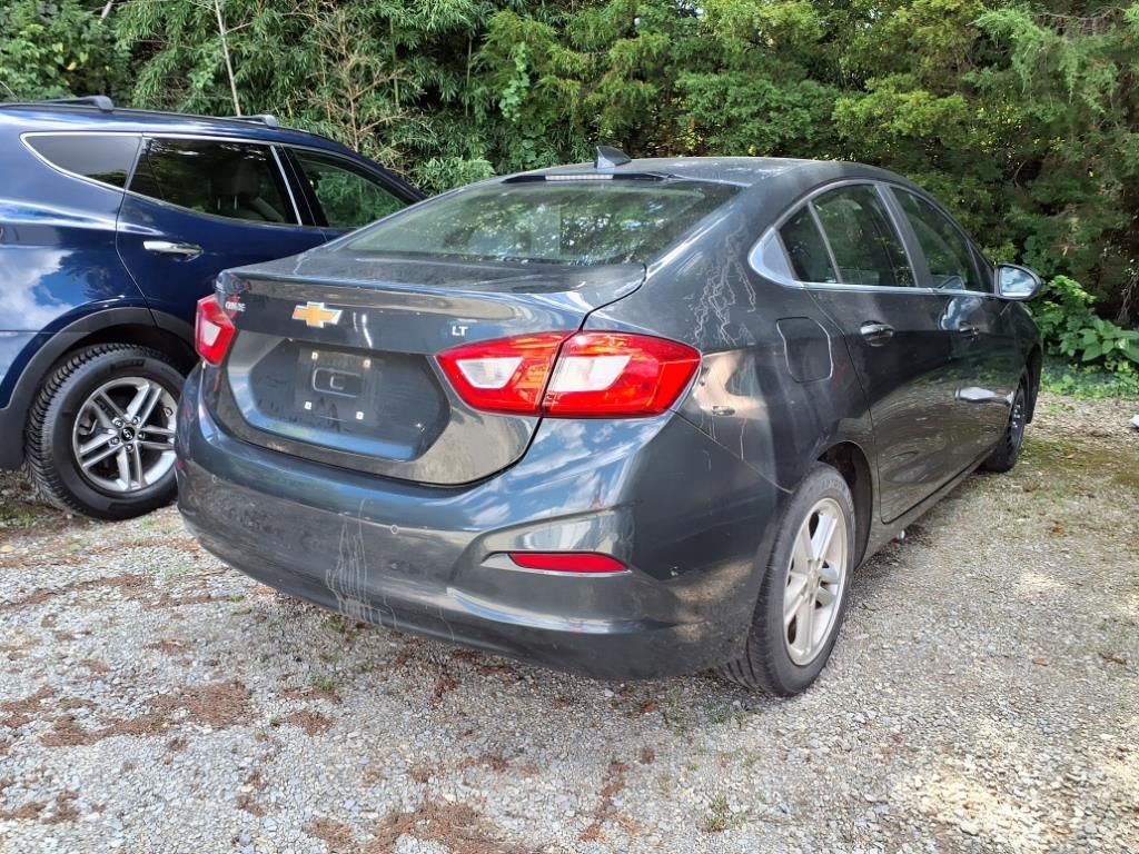 2018 Chevrolet Cruze LT photo 3