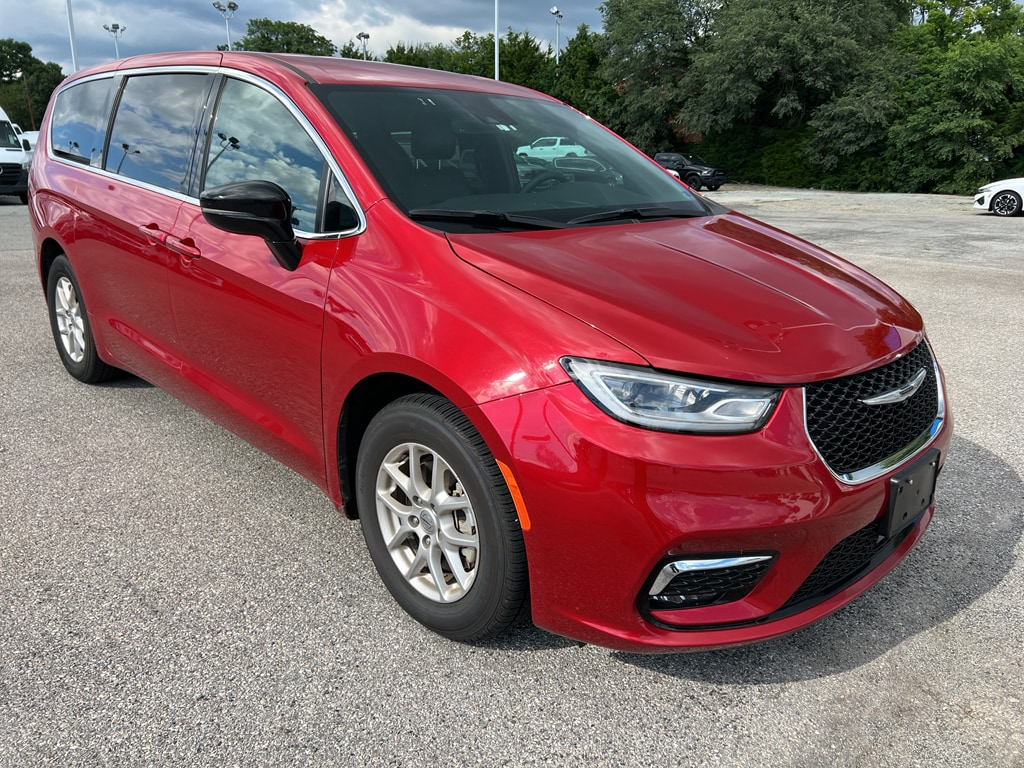 Used 2025 Chrysler Pacifica Select Wagon