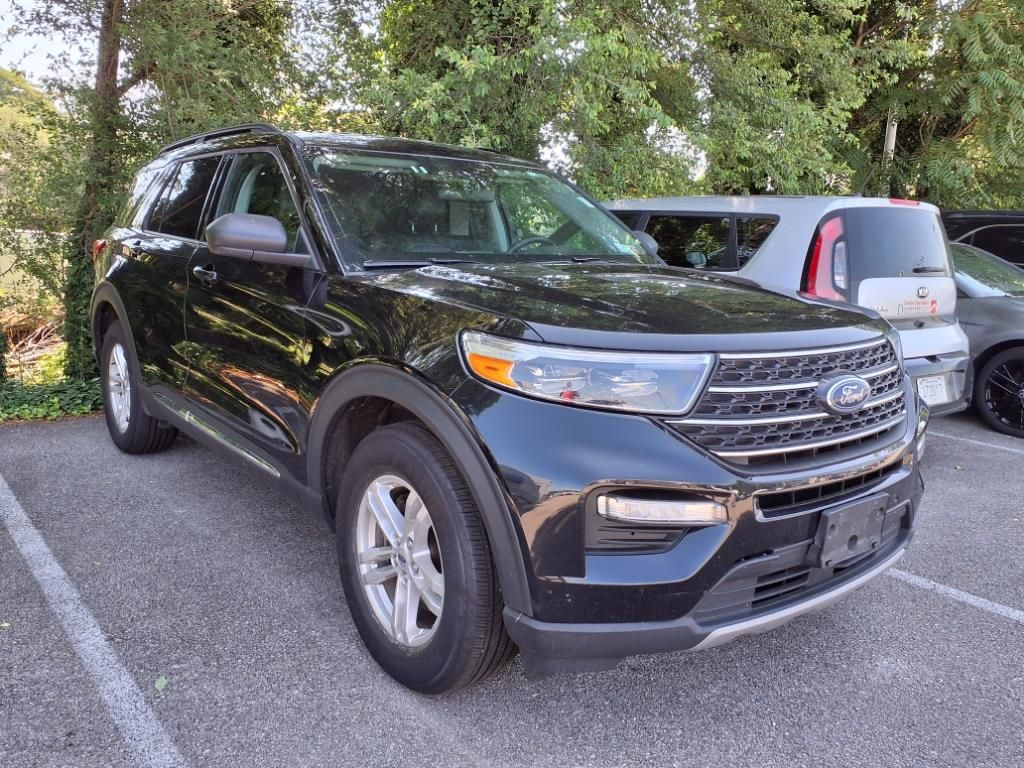 2023 Ford Explorer XLT photo 2
