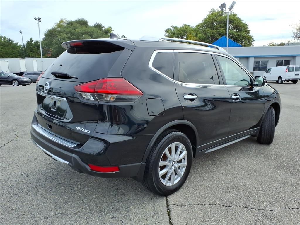 2018 Nissan Rogue SV photo 3