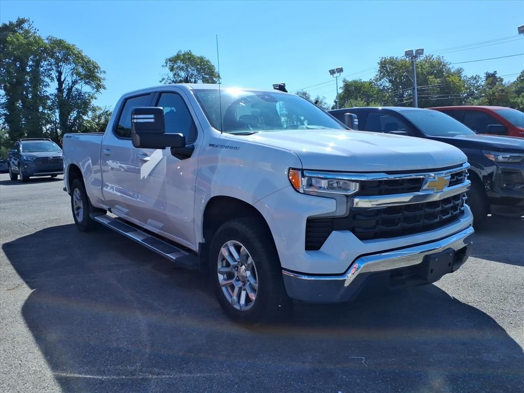 2022 Chevrolet Silverado 1500 LT photo 2