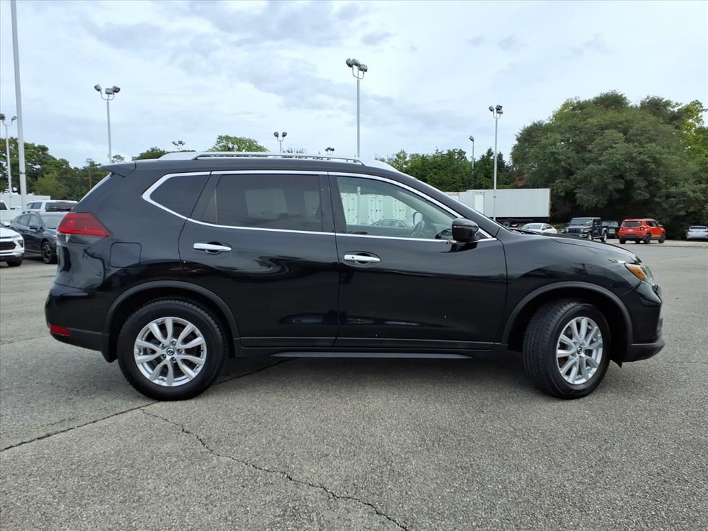 2018 Nissan Rogue SV photo 2