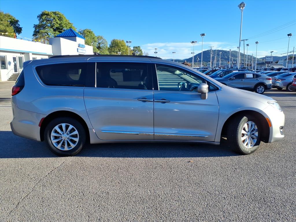 Used 2017 Chrysler Pacifica Touring-L Passenger Van