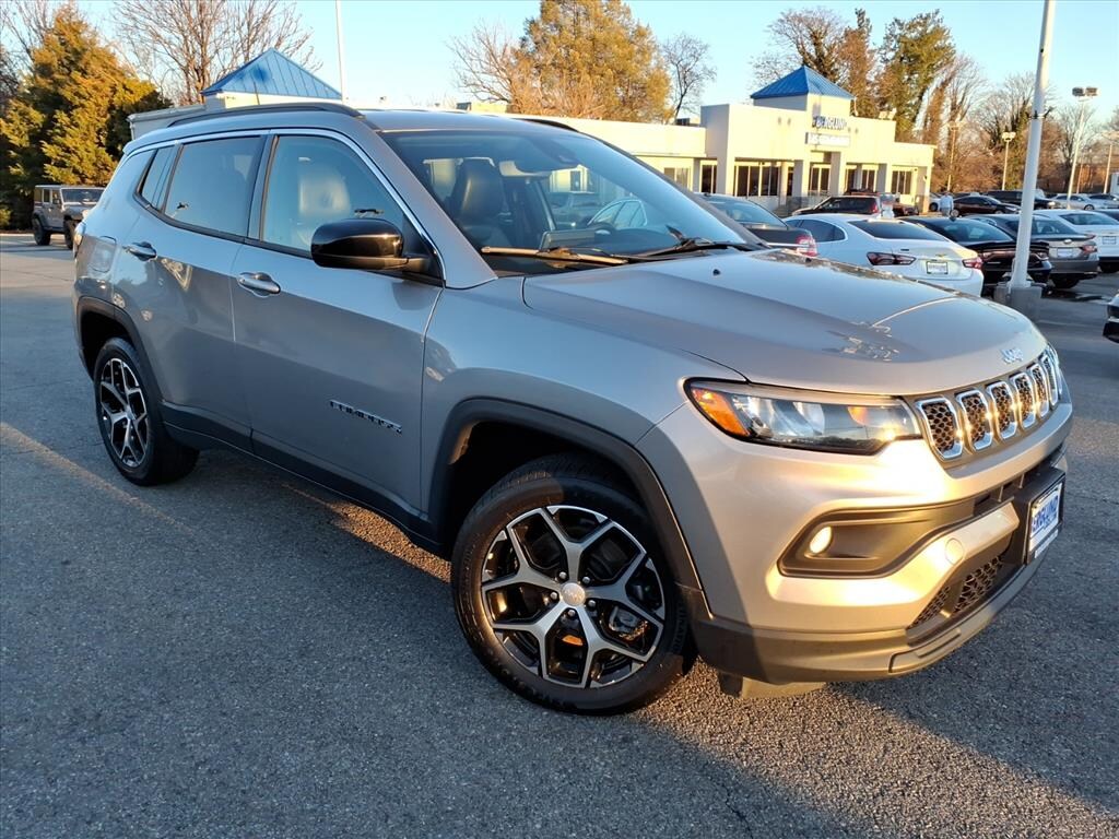 Used 2024 Jeep Compass Latitude Wagon