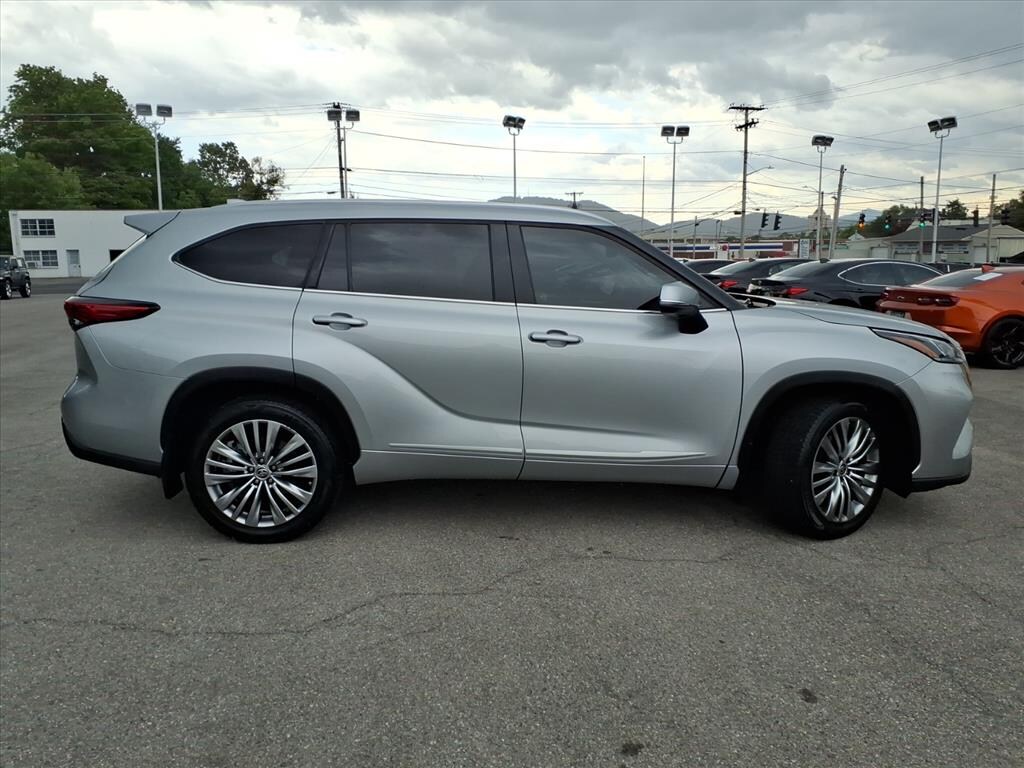 Used 2021 Toyota Highlander Platinum Sport Utility