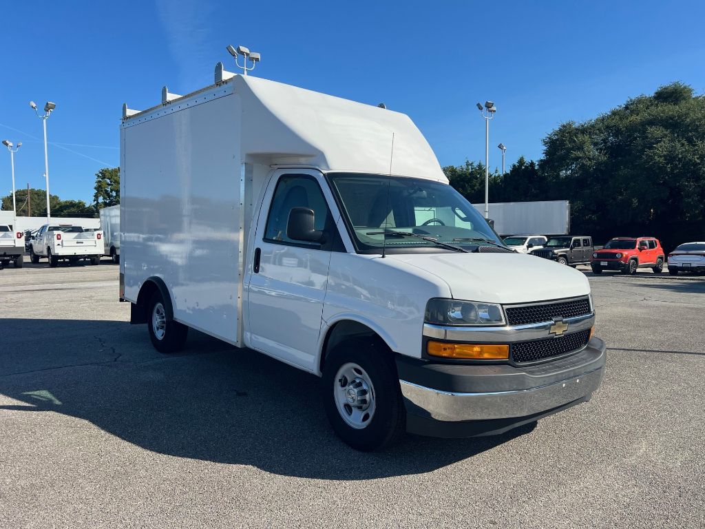 2019 Chevrolet Express 3500 Work Van Cutaway photo 2