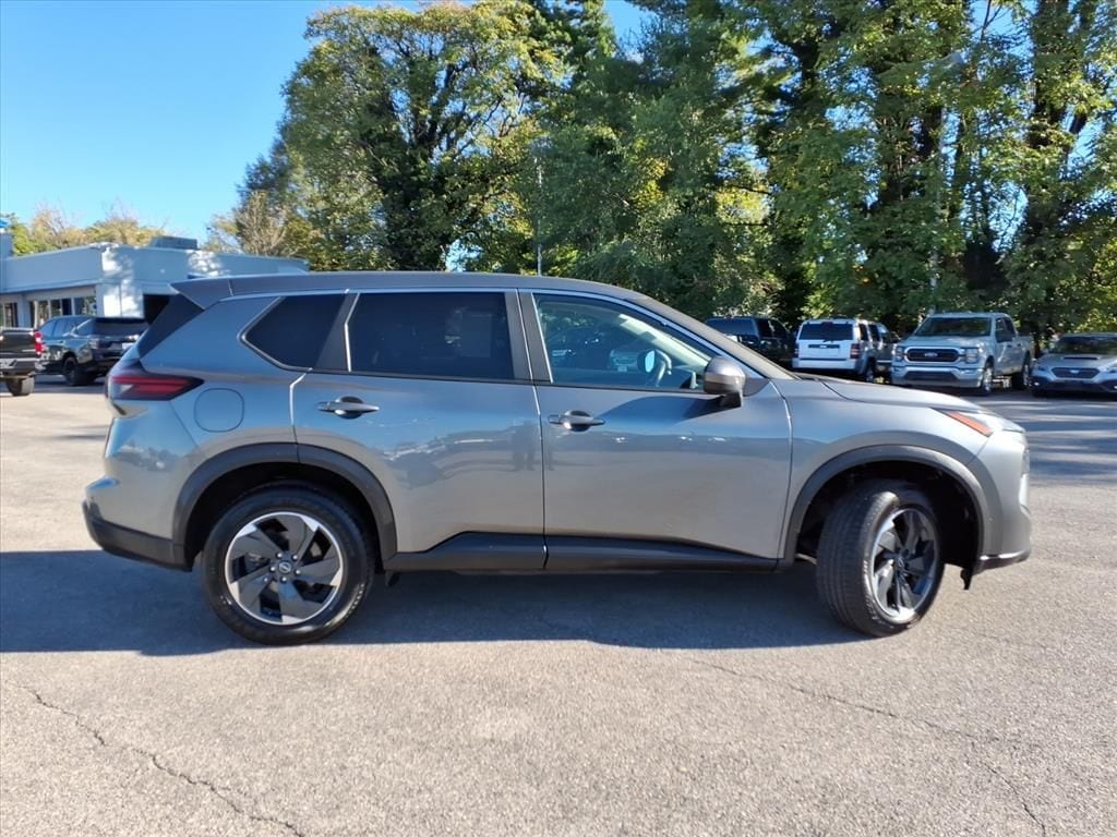 Used 2024 Nissan Rogue SV Wagon