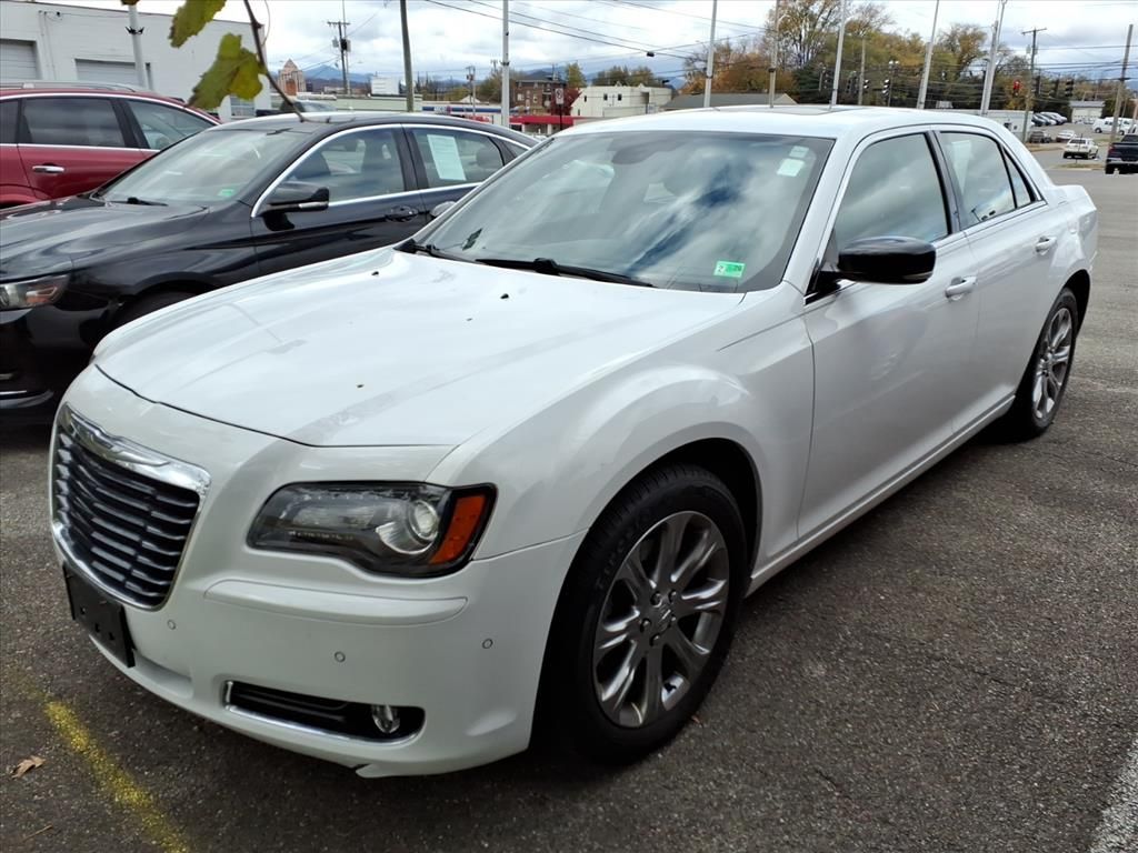 2013 Chrysler 300 photo 2