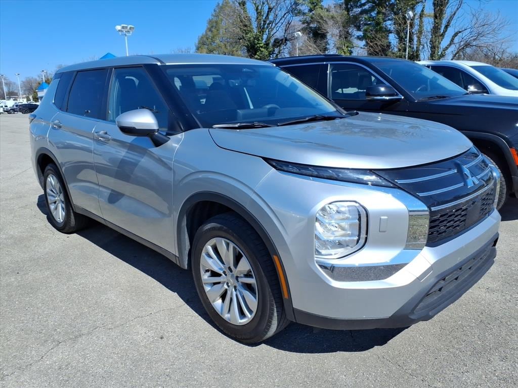 Used 2025 Mitsubishi Outlander ES Sport Utility