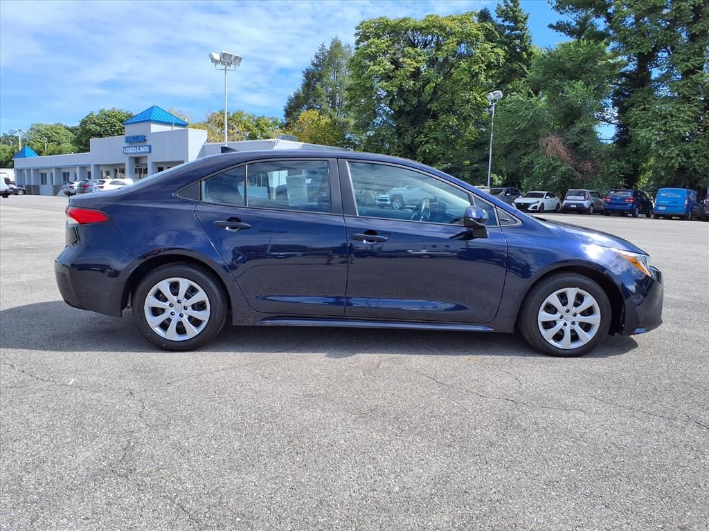 2023 Toyota Corolla LE photo 2