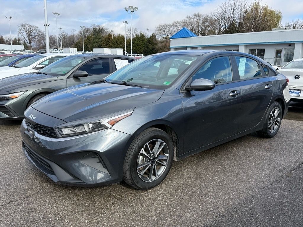 2024 Kia Forte LXS photo 2