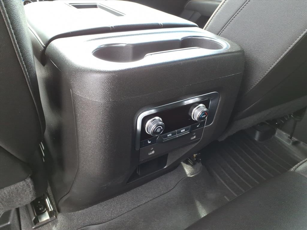 2022 GMC Yukon SLT - Photo 17