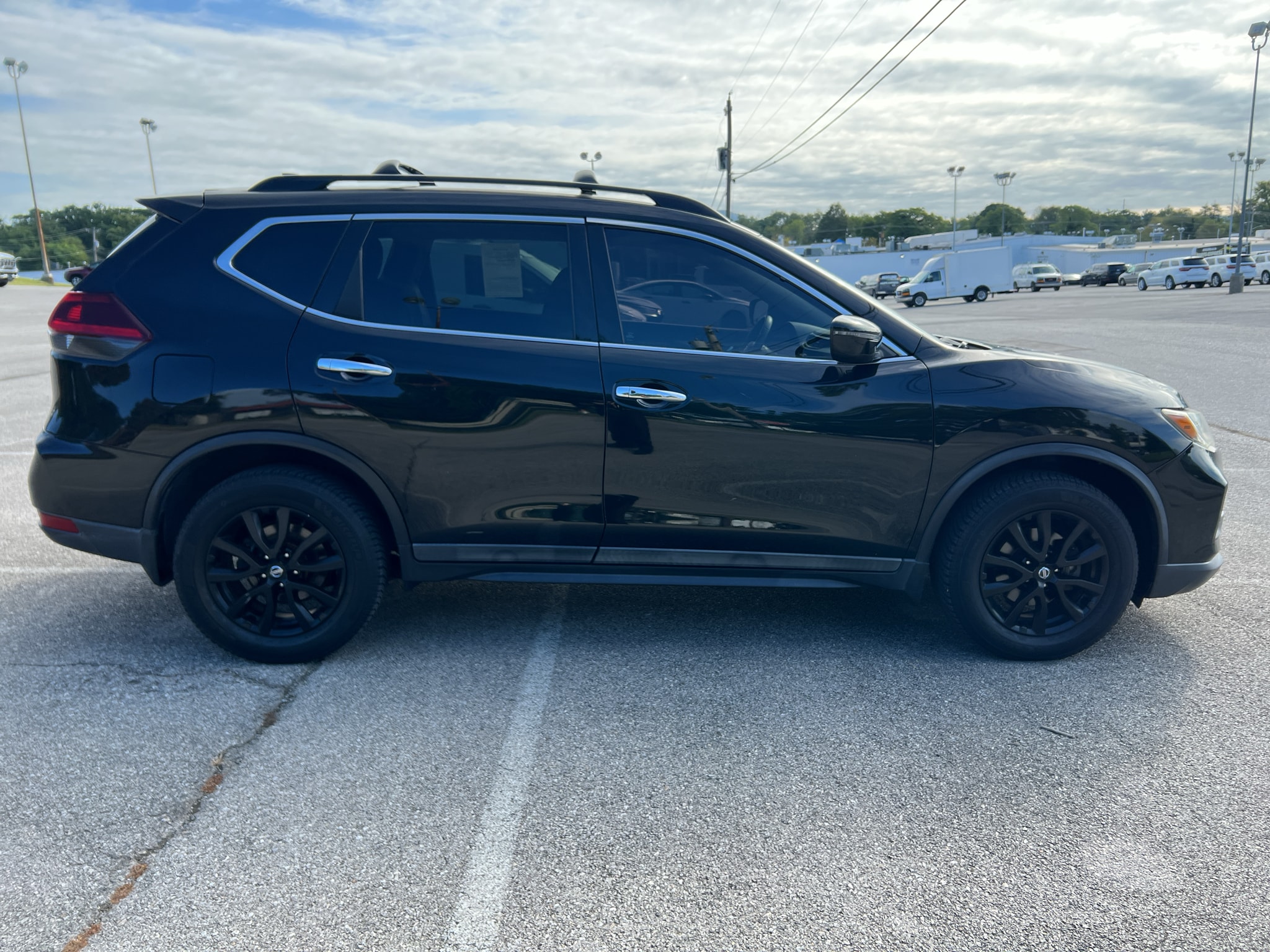 Used 2018 Nissan Rogue SV with VIN 5N1AT2MT5JC801112 for sale in Bedford, VA