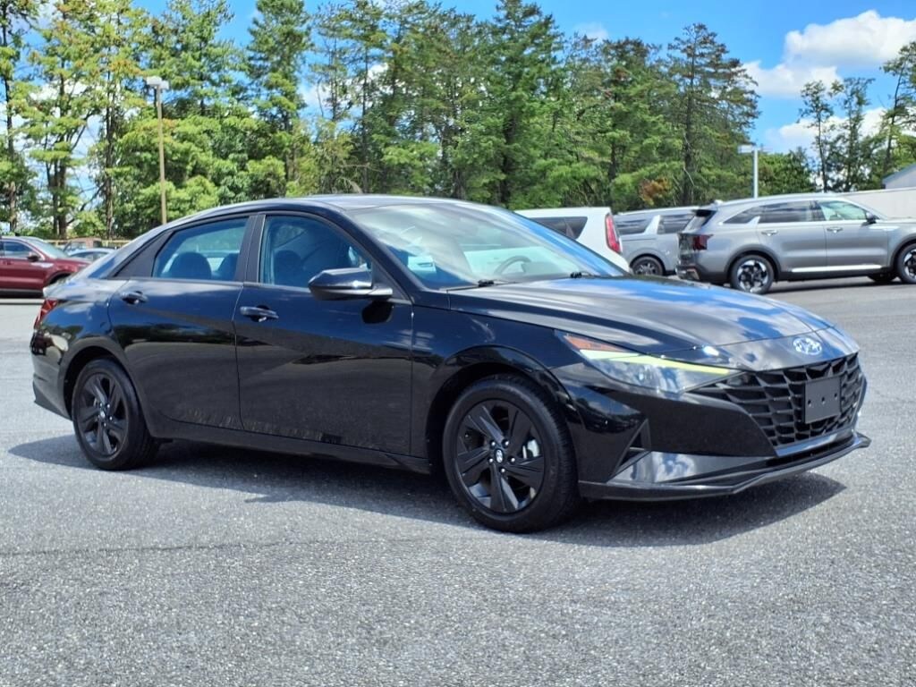 Used 2023 Hyundai Elantra SEL Sedan