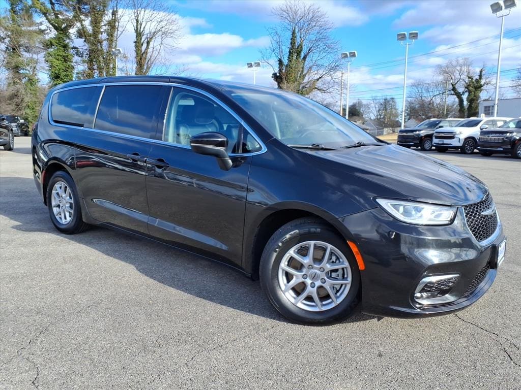 Used 2023 Chrysler Pacifica Touring L Wagon