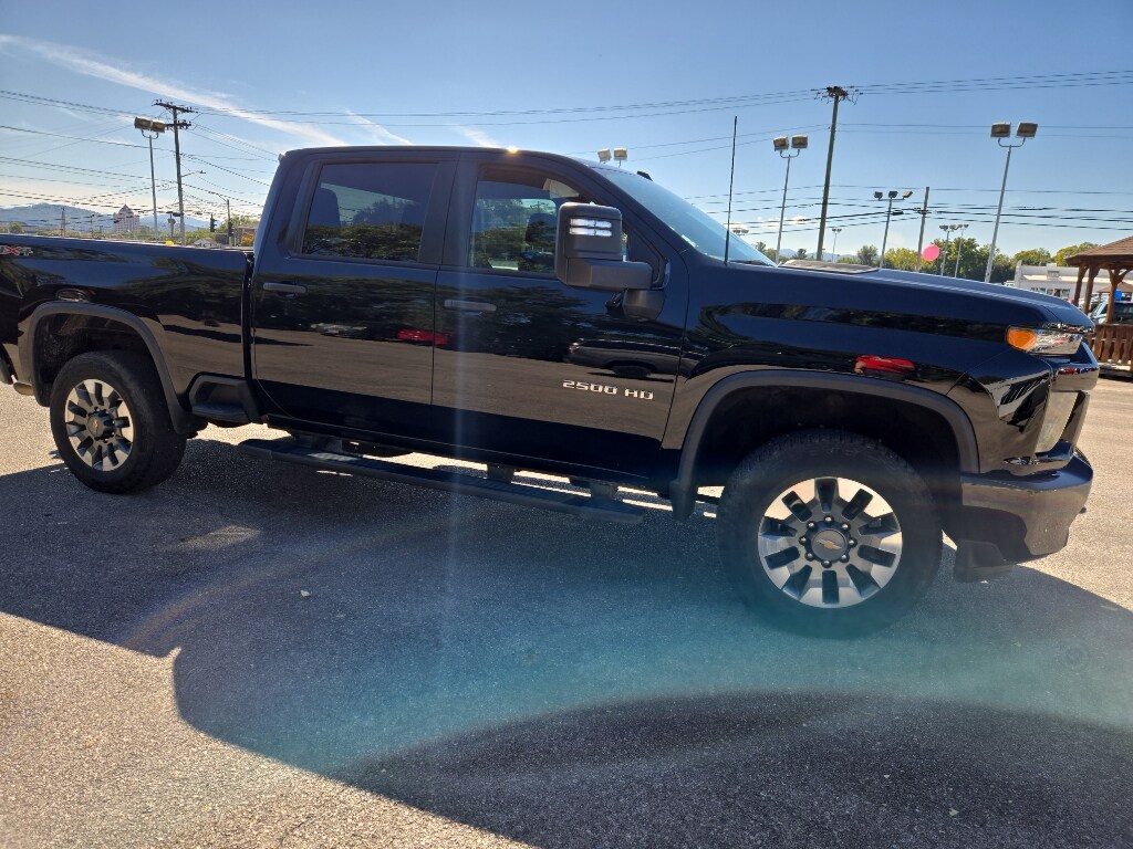 2022 Chevrolet Silverado 2500HD Custom photo 4