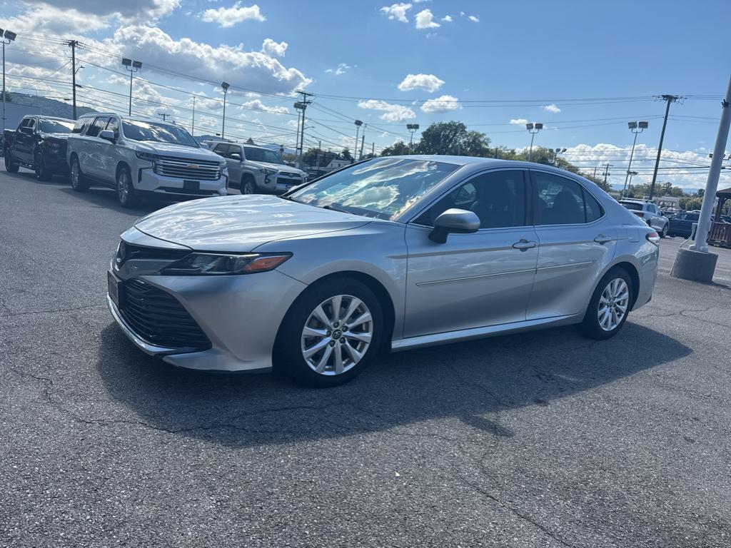 2018 Toyota Camry LE photo 4