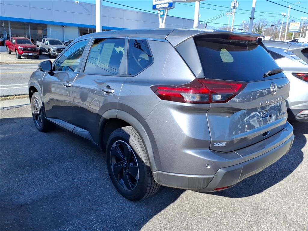 Used 2024 Nissan Rogue SV SUV