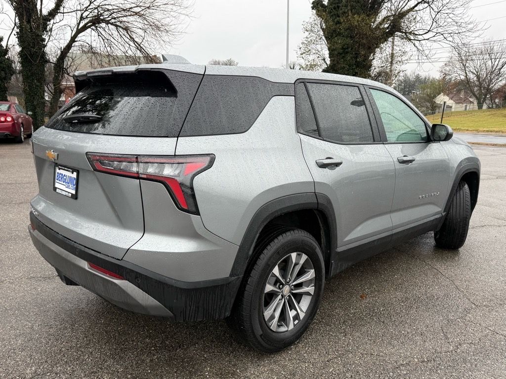 2025 Chevrolet Equinox LT photo 3
