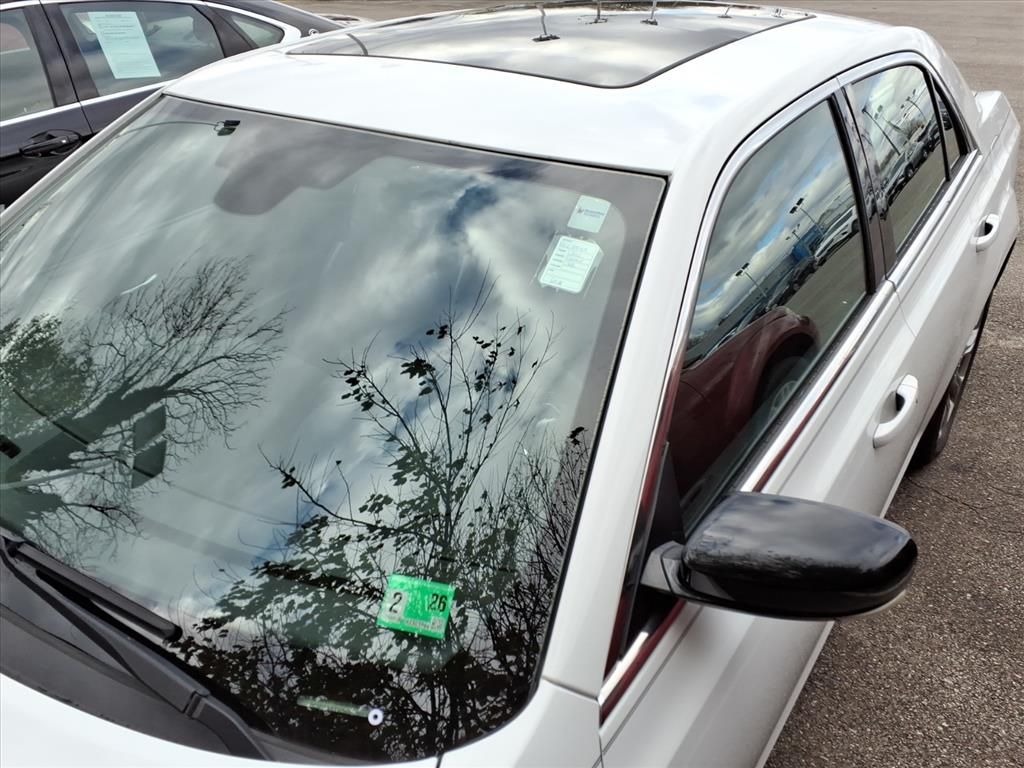 2013 Chrysler 300 photo 3