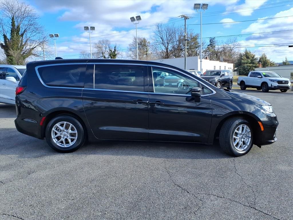 Used 2023 Chrysler Pacifica Touring L Wagon