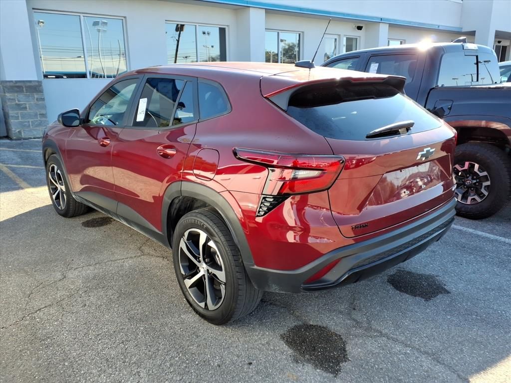 2024 Chevrolet Trax photo 2