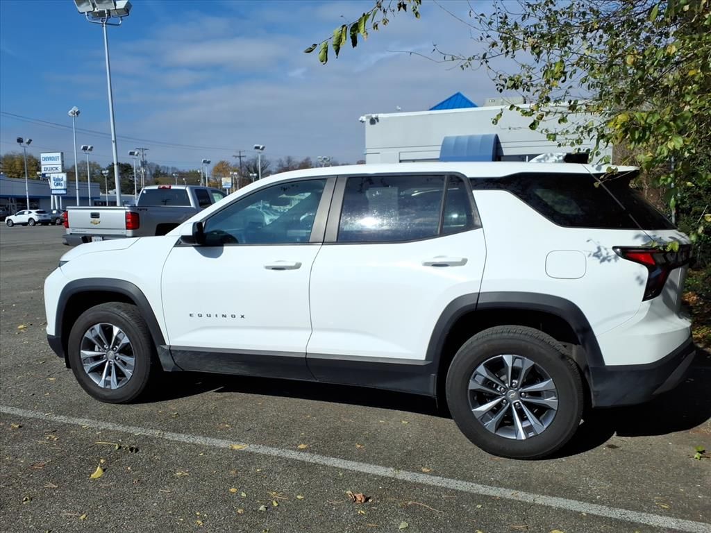 2025 Chevrolet Equinox LT photo 4