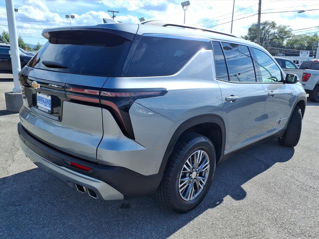 Used 2025 Chevrolet Traverse FWD LT Sport Utility