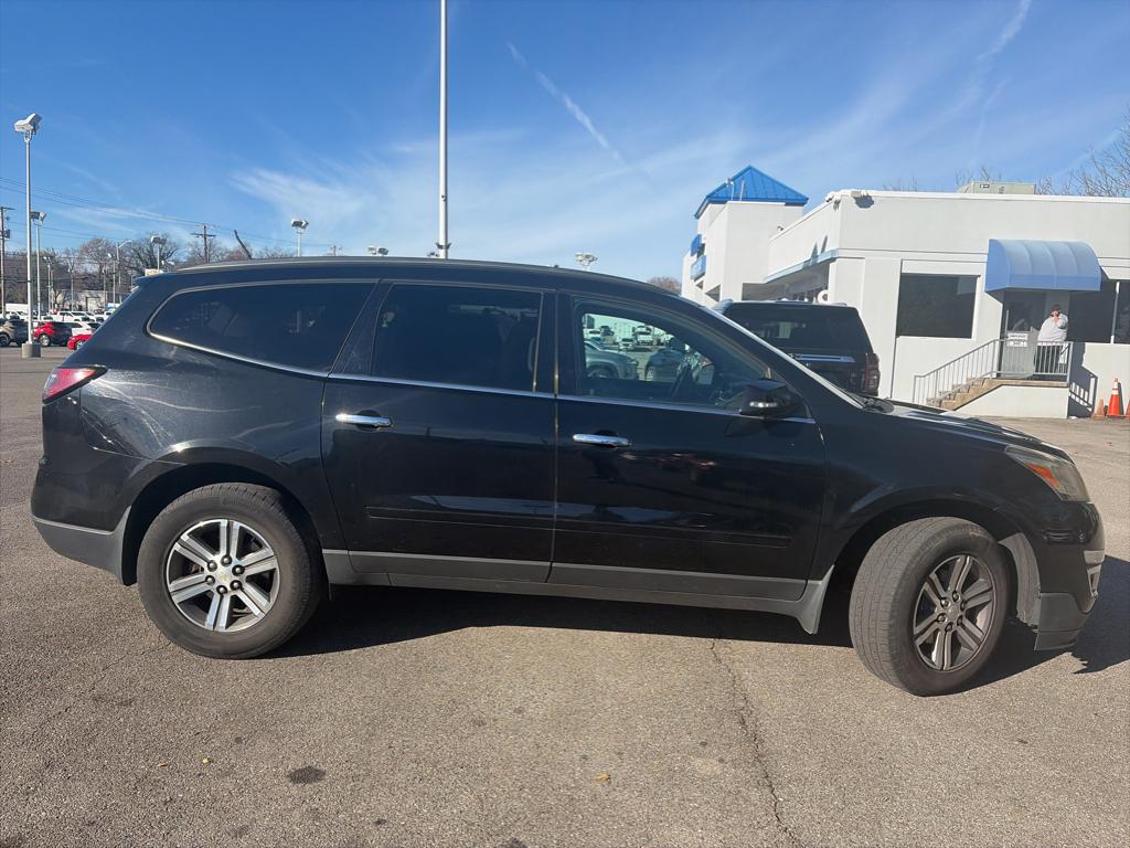 2017 Chevrolet Traverse 1LT photo 3