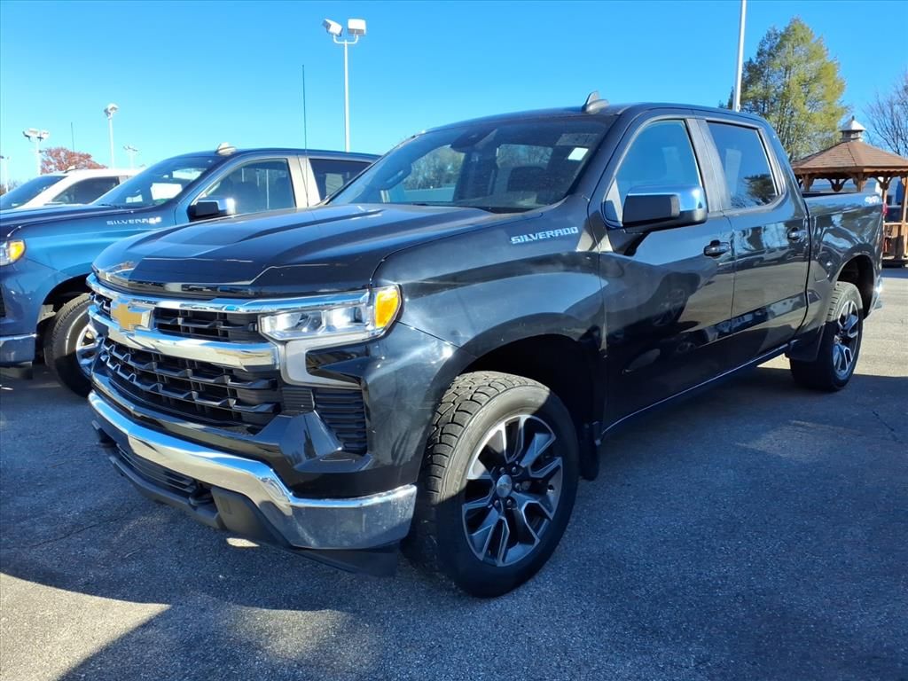 2022 Chevrolet Silverado 1500 LT photo 2