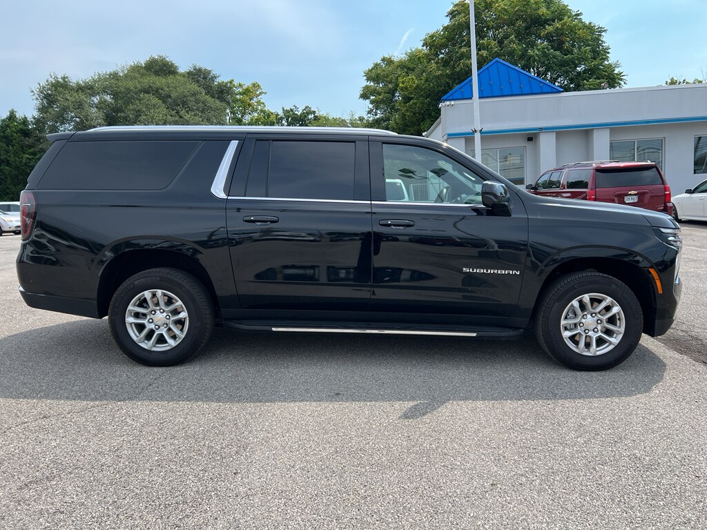 Used 2025 Chevrolet Suburban LT Sport Utility