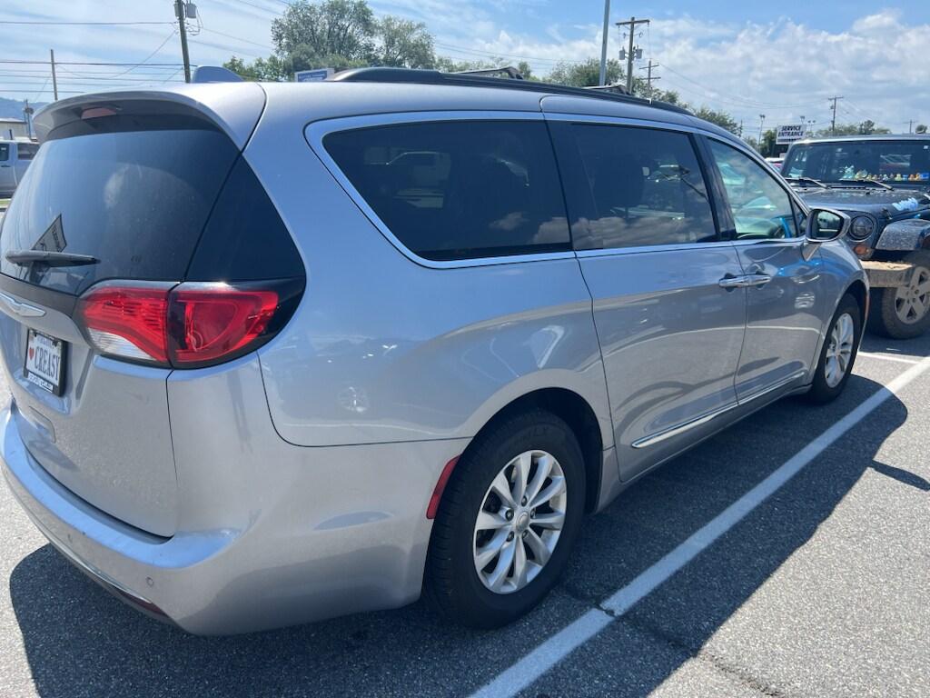 Used 2017 Chrysler Pacifica Touring-L Passenger Van