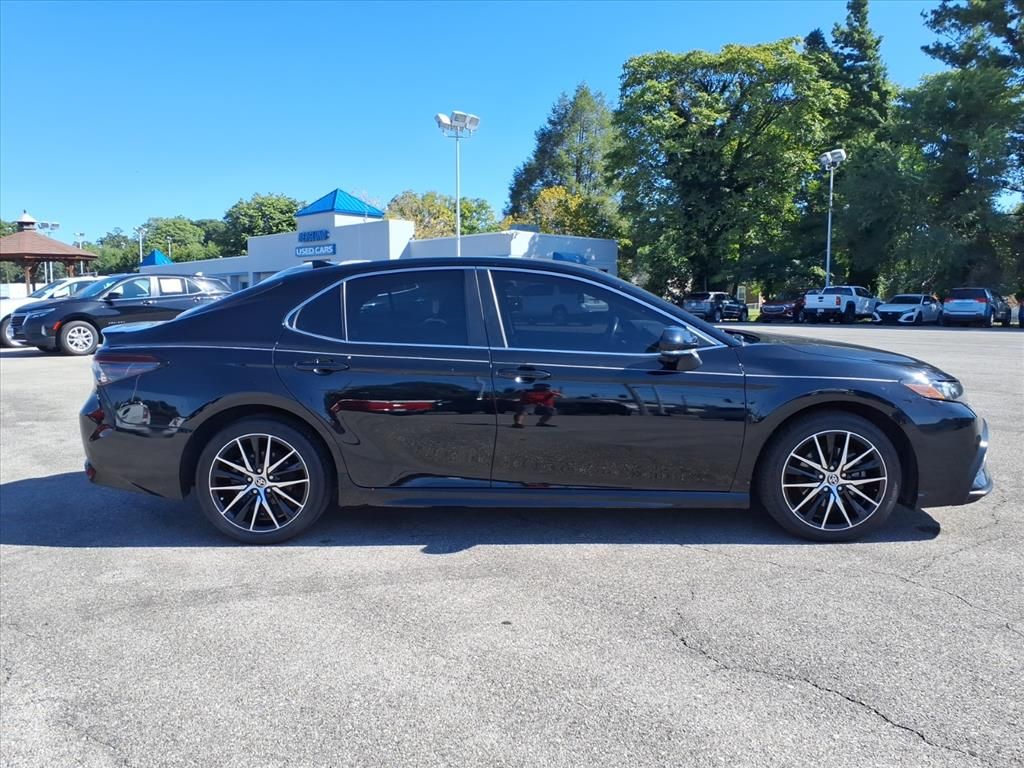 2023 Toyota Camry SE photo 3