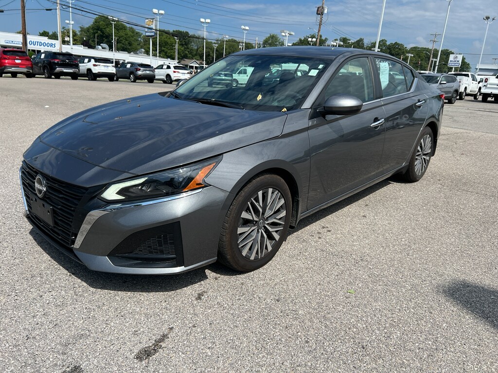 Used 2024 Nissan Altima 2.5 SV Sedan