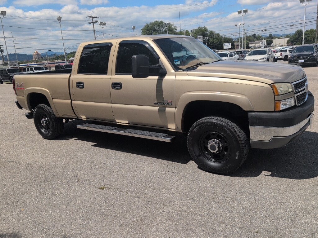 Used 2005 Chevrolet Silverado LS Crew Cab