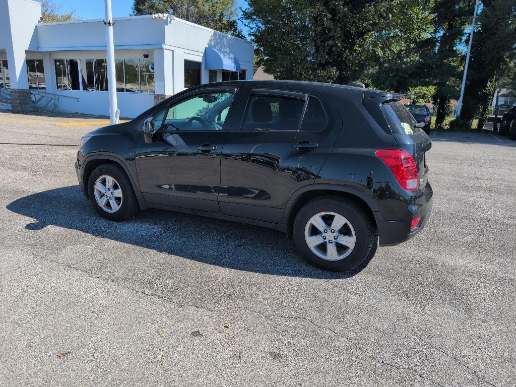2020 Chevrolet Trax LS photo 2