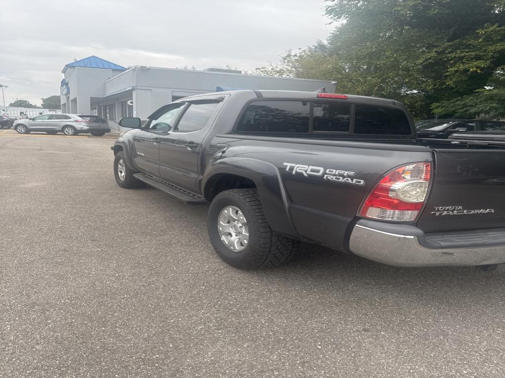 2015 Toyota Tacoma Base V6 Double Cab photo 2