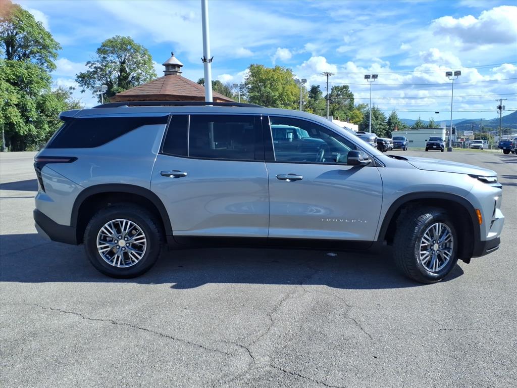 Used 2025 Chevrolet Traverse FWD LT Sport Utility