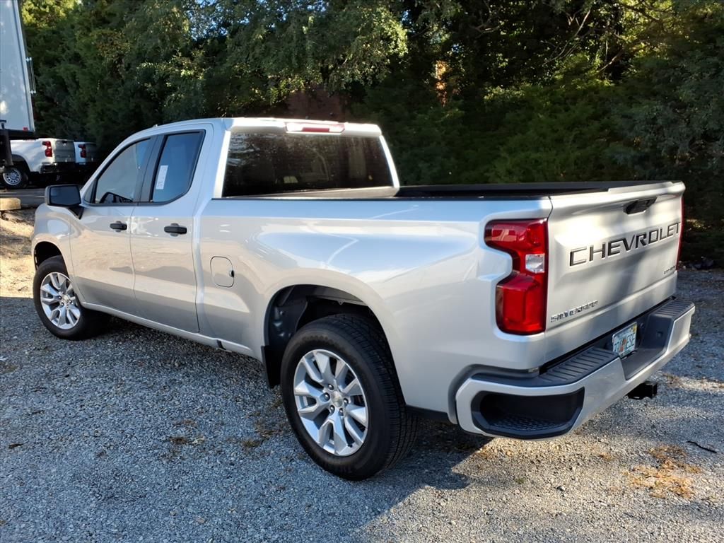 2021 Chevrolet Silverado 1500 Custom photo 3
