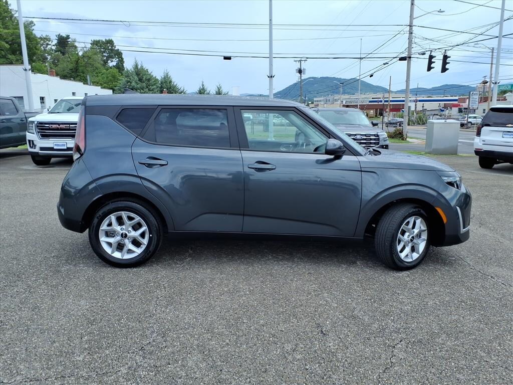 Used 2025 Kia Soul Wagon