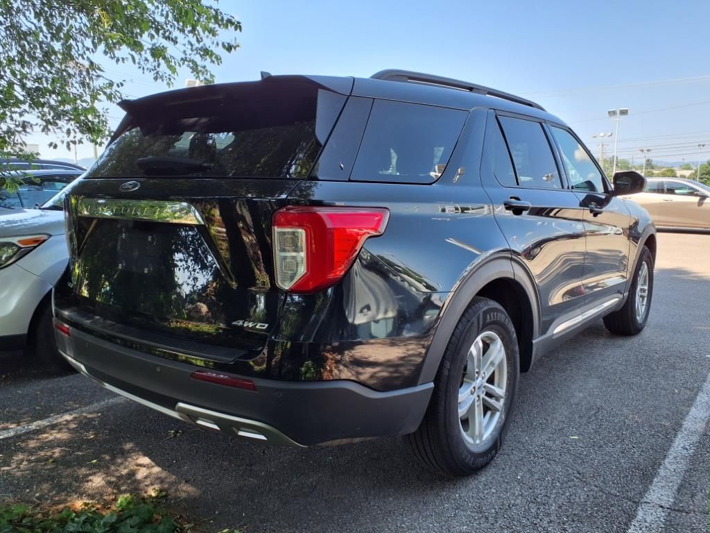 2023 Ford Explorer XLT photo 3