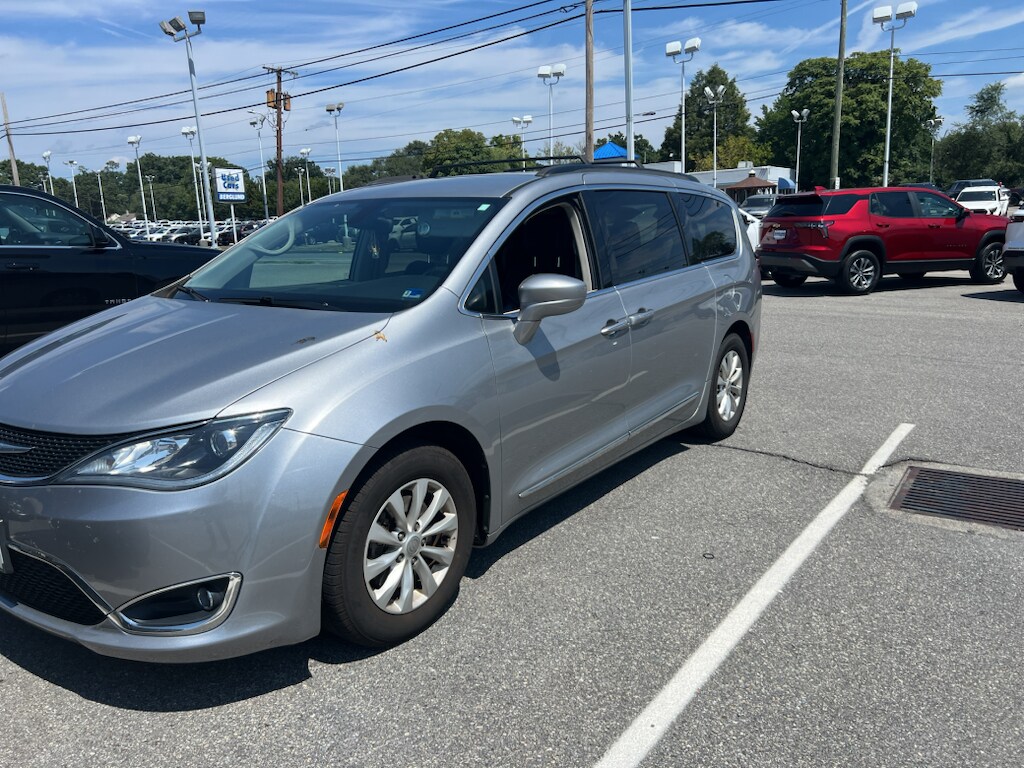 Used 2017 Chrysler Pacifica Touring-L Passenger Van