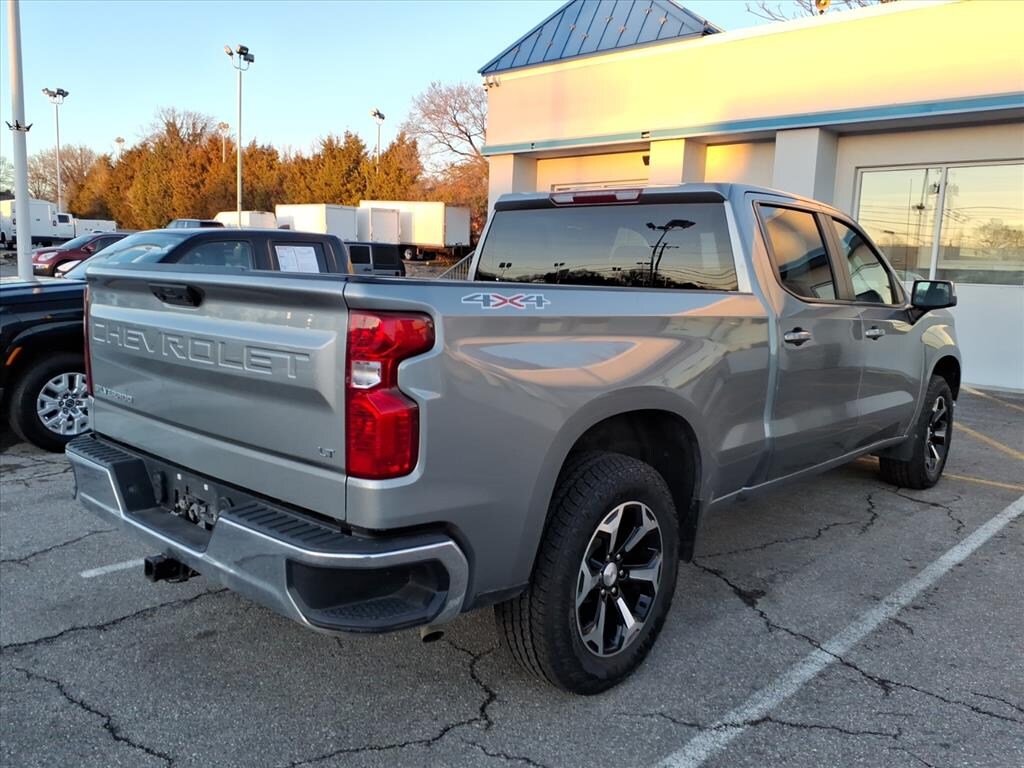 Used 2023 Chevrolet Silverado LT Cab; Crew